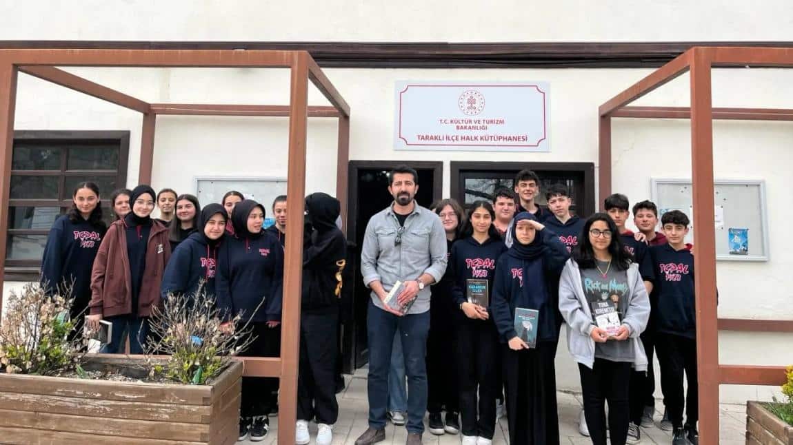 9. AL sınıfı öğrencileri Taraklı İlçe Halk Kütüphanesi'ni ziyaret ettiler.