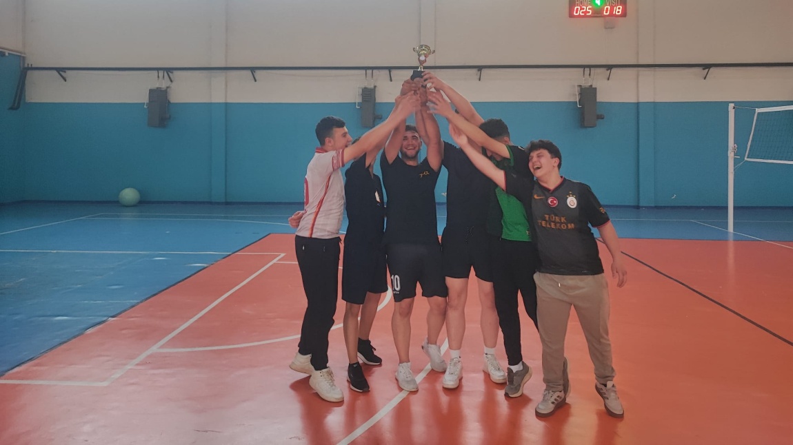 Sınıflar Arası Voleybol Turnuvası Nefes Kesti!